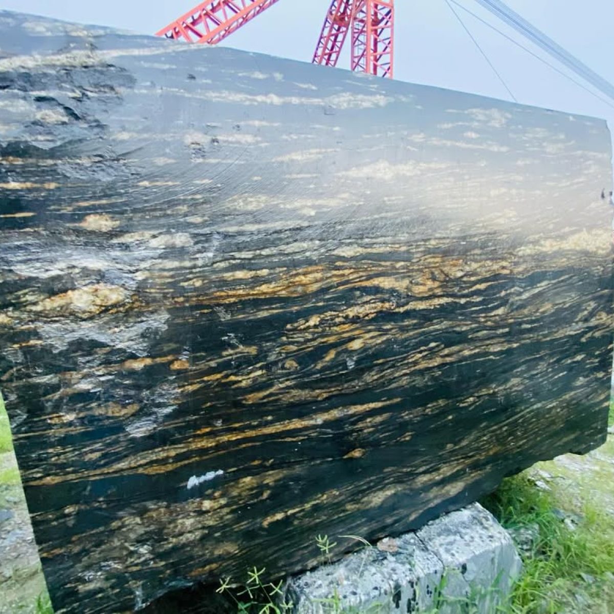 Premium-quality-stone-titanium-gold-granite-blocks-ready-to-export-2